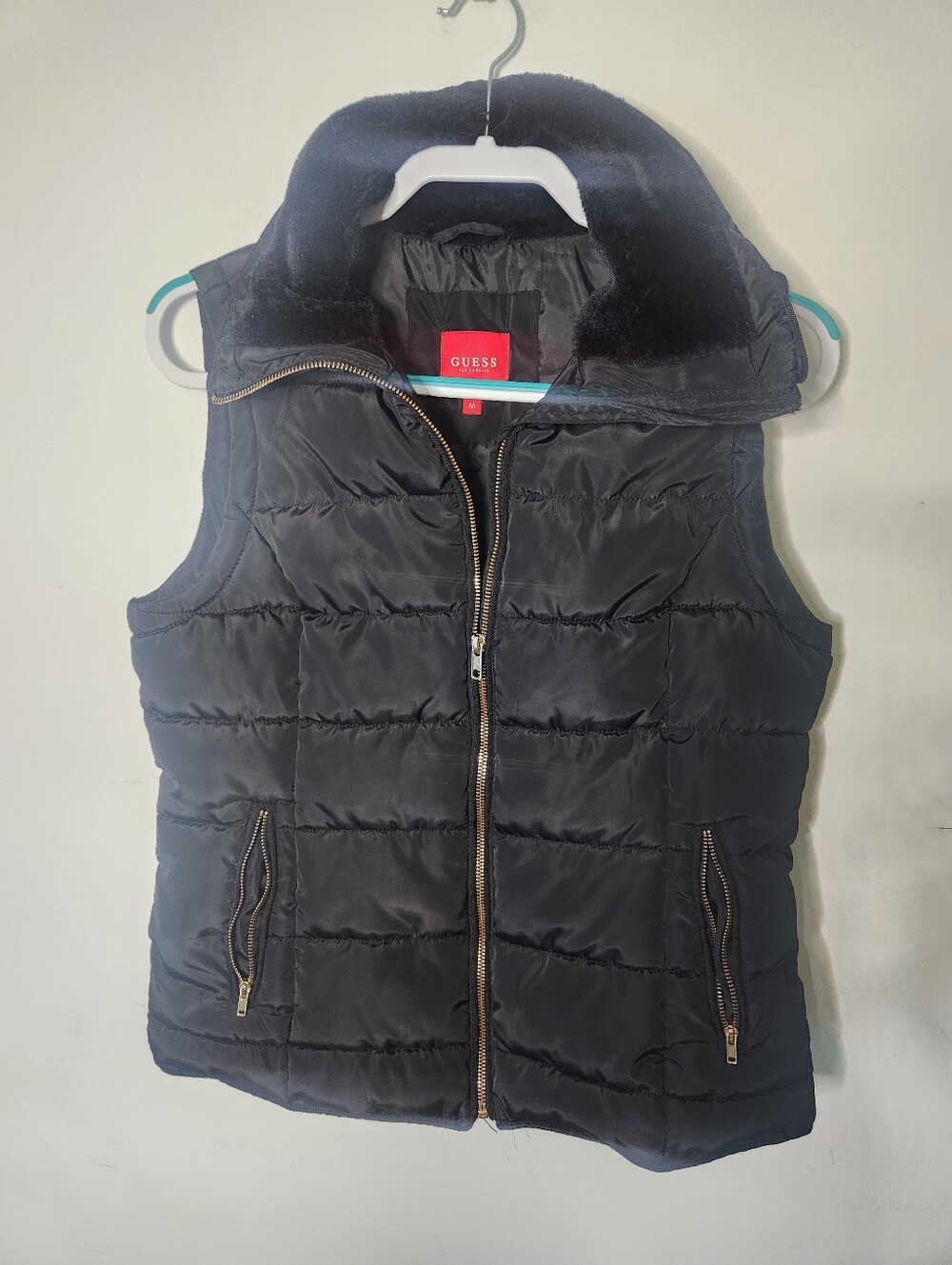 Guess Womens Sleevless Puffer Jacket Size Medium.